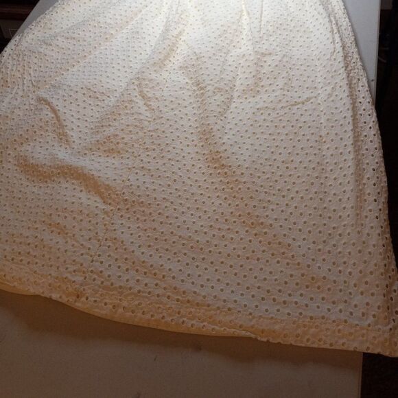 EVRI Cream colored Eyelet Skirt - Picture 6 of 6